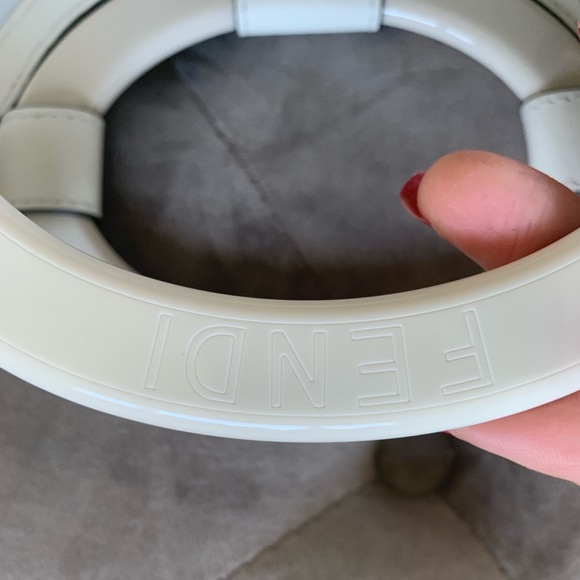 🚫⛔️SOLD⛔️🚫FENDI TPU FF Glass Runaway Shopper - Picture 4 of 8